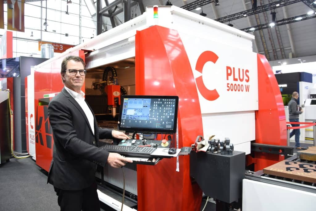 nders Holgersson från Intercut vid en Cutlite Penta Plus som har en lasereffekt på 50 kW. Denna bild togs på mässan BlechExpo i Stuttgart förra hösten. Foto: Per Sjögren