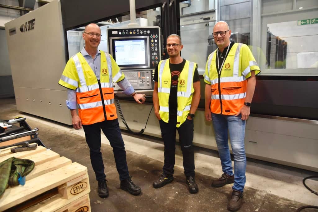 Eurosteels satsning på en MTE KT-5200 har slagit väl ut. Fr v: Jan Fjeldså, vd Eurosteel, Henrik Täck, underhåll och projekt, Eurosteel och Clas Magnusson, säljare på Mekana Maskin.Foto: Gabriella Mellergård